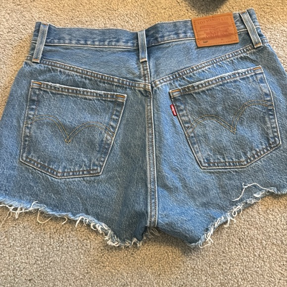 Levi’s Jean shorts 501 - Picture 2 of 2